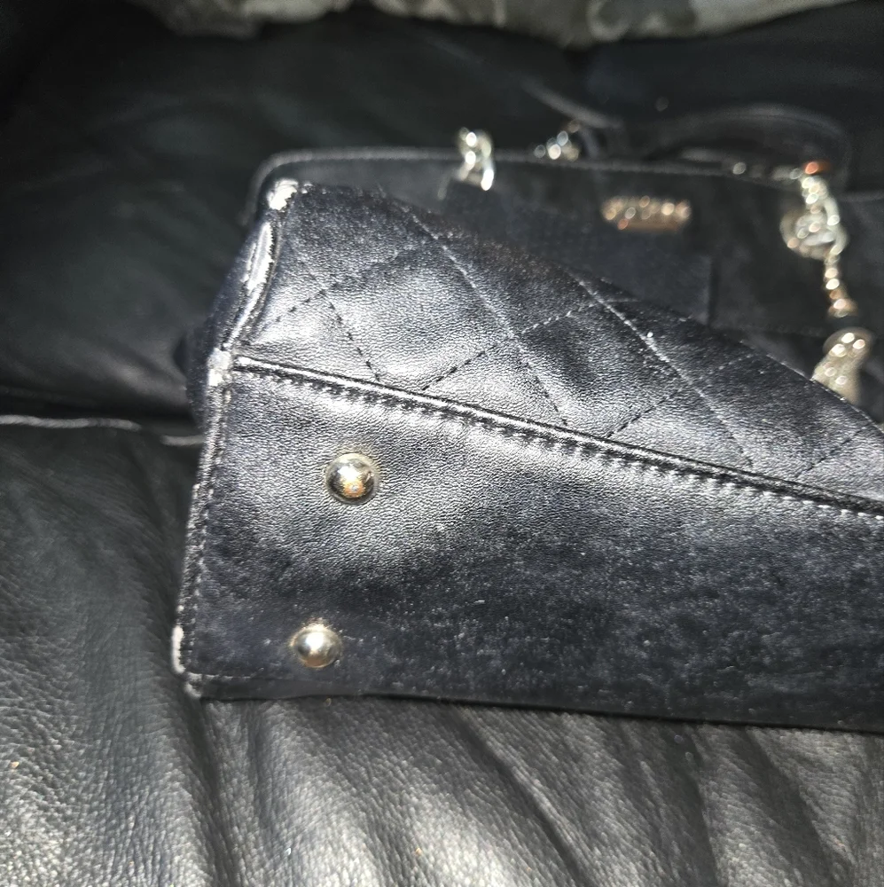 Guess quilted large bag 12"x10"x4" w/free G by Guess card holder - Picture 3 of 13